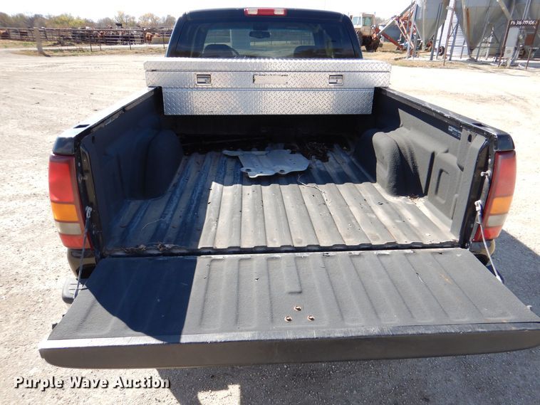image for item LU9771 2000 Chevrolet Silverado 1500  Ext. Cab pickup truck