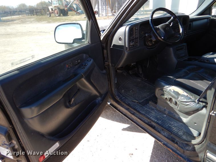 image for item LU9771 2000 Chevrolet Silverado 1500  Ext. Cab pickup truck