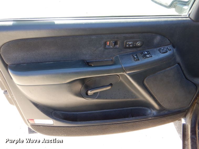 image for item LU9771 2000 Chevrolet Silverado 1500  Ext. Cab pickup truck