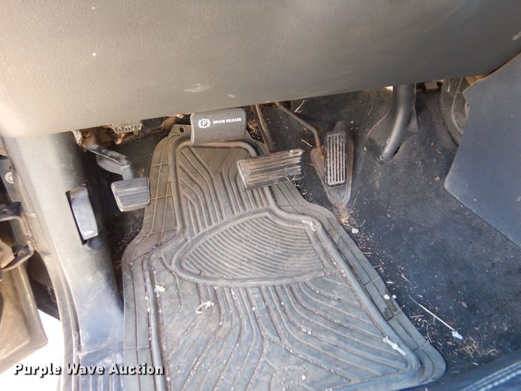 image for item LU9771 2000 Chevrolet Silverado 1500  Ext. Cab pickup truck