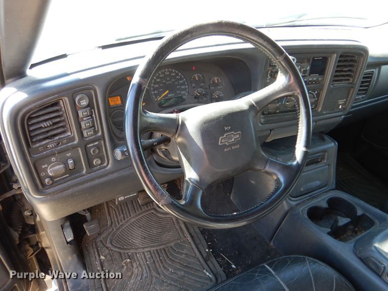 image for item LU9771 2000 Chevrolet Silverado 1500  Ext. Cab pickup truck