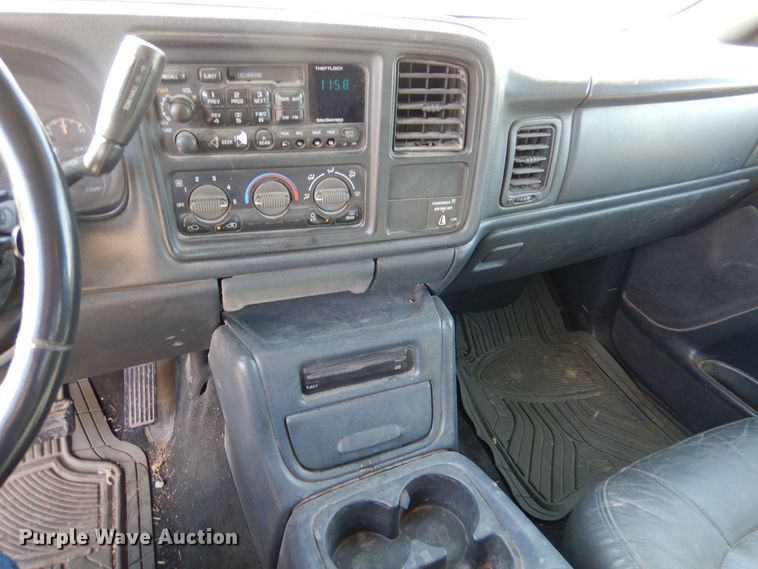 image for item LU9771 2000 Chevrolet Silverado 1500  Ext. Cab pickup truck