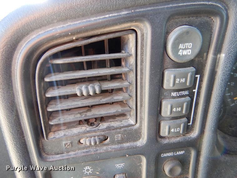 image for item LU9771 2000 Chevrolet Silverado 1500  Ext. Cab pickup truck