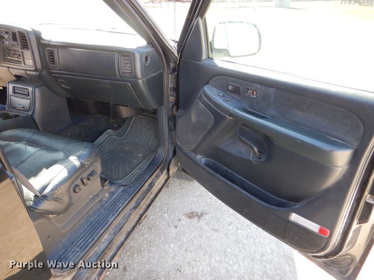 image for item LU9771 2000 Chevrolet Silverado 1500  Ext. Cab pickup truck