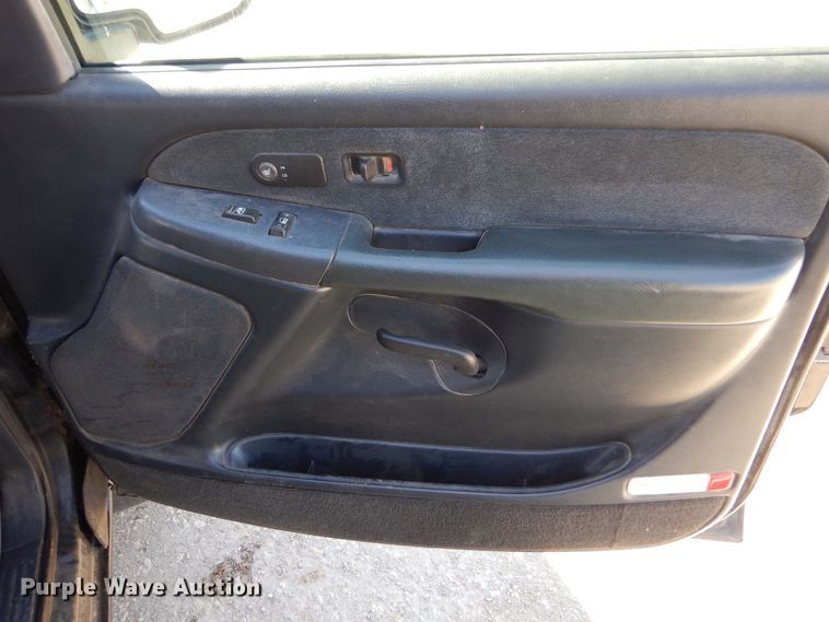 image for item LU9771 2000 Chevrolet Silverado 1500  Ext. Cab pickup truck