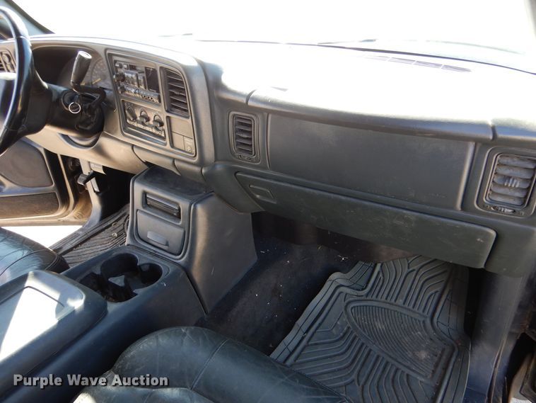 image for item LU9771 2000 Chevrolet Silverado 1500  Ext. Cab pickup truck