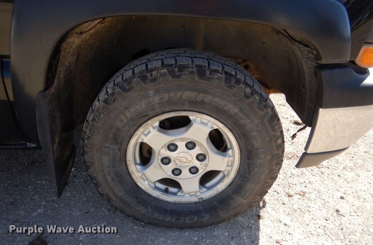 image for item LU9771 2000 Chevrolet Silverado 1500  Ext. Cab pickup truck