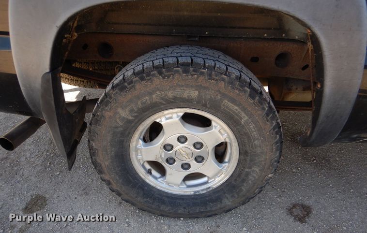 image for item LU9771 2000 Chevrolet Silverado 1500  Ext. Cab pickup truck