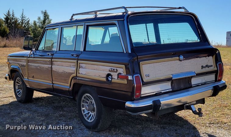 image for item LY9798 1988 Jeep Grand Wagoneer  SUV