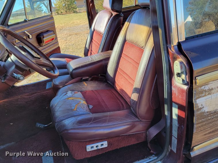 image for item LY9798 1988 Jeep Grand Wagoneer  SUV