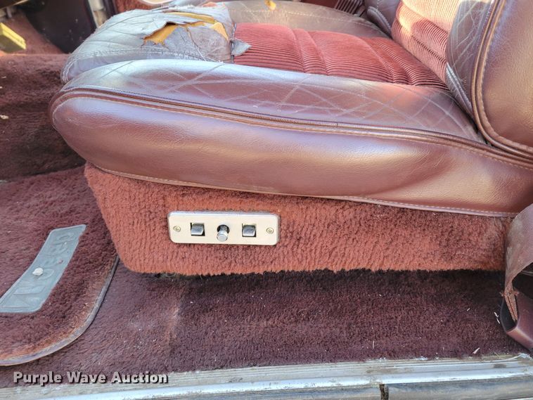 image for item LY9798 1988 Jeep Grand Wagoneer  SUV