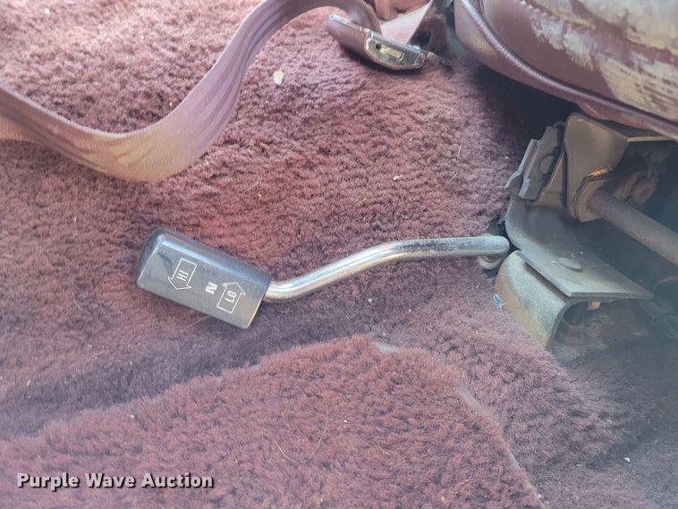 image for item LY9798 1988 Jeep Grand Wagoneer  SUV