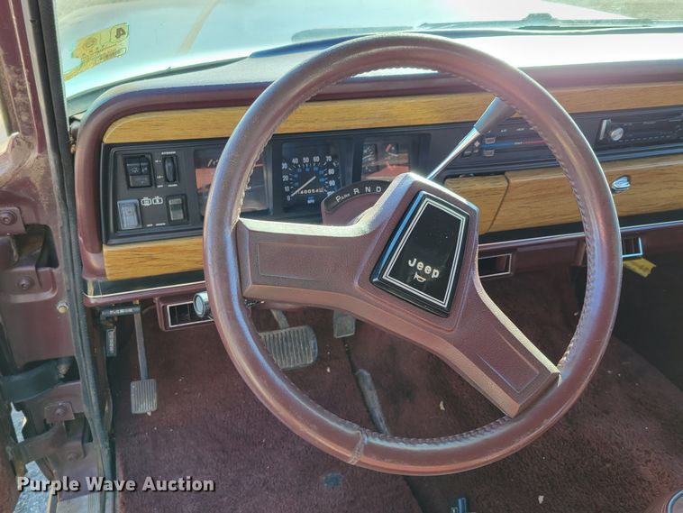 image for item LY9798 1988 Jeep Grand Wagoneer  SUV