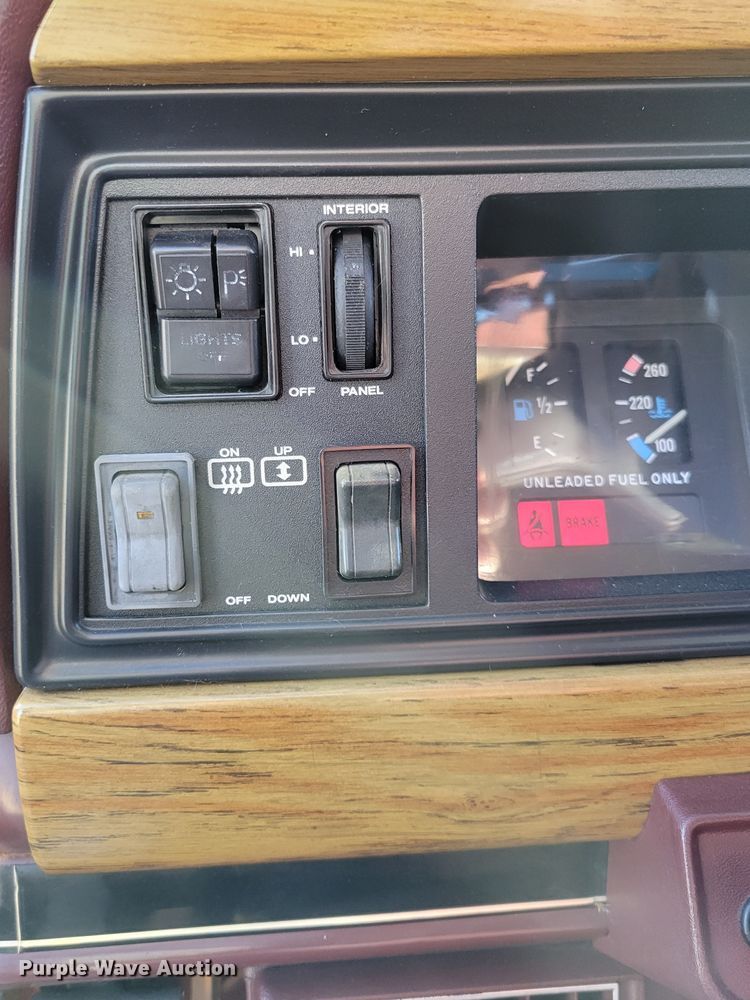 image for item LY9798 1988 Jeep Grand Wagoneer  SUV