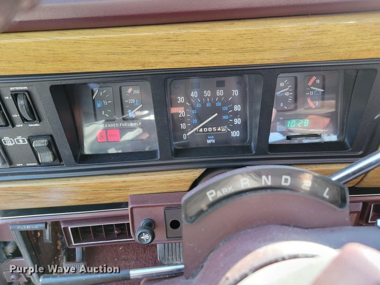 image for item LY9798 1988 Jeep Grand Wagoneer  SUV