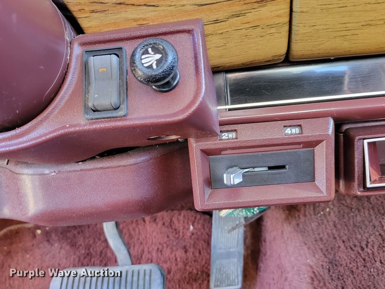 image for item LY9798 1988 Jeep Grand Wagoneer  SUV