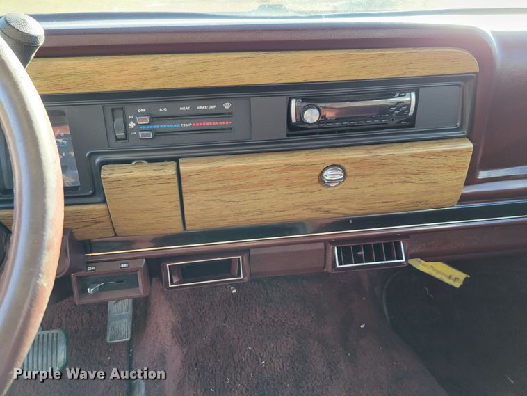 image for item LY9798 1988 Jeep Grand Wagoneer  SUV