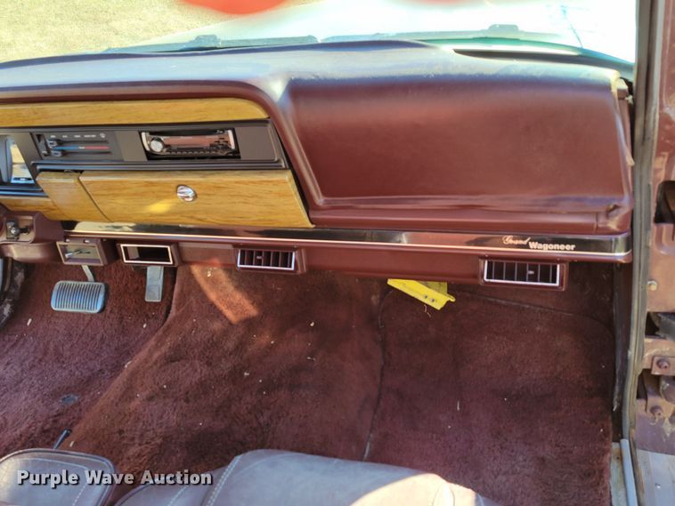 image for item LY9798 1988 Jeep Grand Wagoneer  SUV