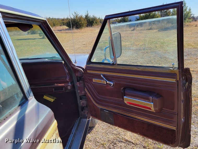 image for item LY9798 1988 Jeep Grand Wagoneer  SUV