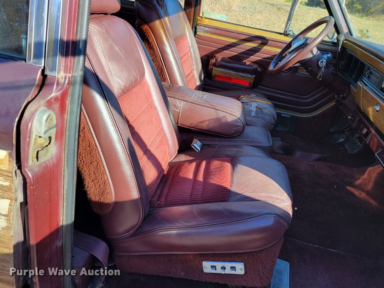image for item LY9798 1988 Jeep Grand Wagoneer  SUV