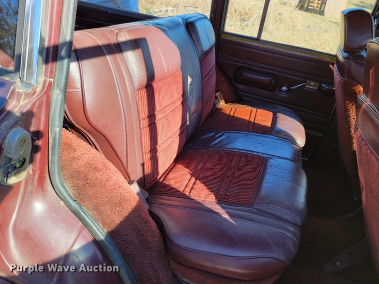 image for item LY9798 1988 Jeep Grand Wagoneer  SUV