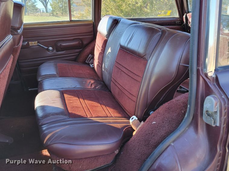 image for item LY9798 1988 Jeep Grand Wagoneer  SUV