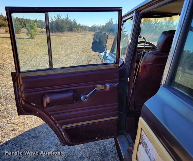 image for item LY9798 1988 Jeep Grand Wagoneer  SUV