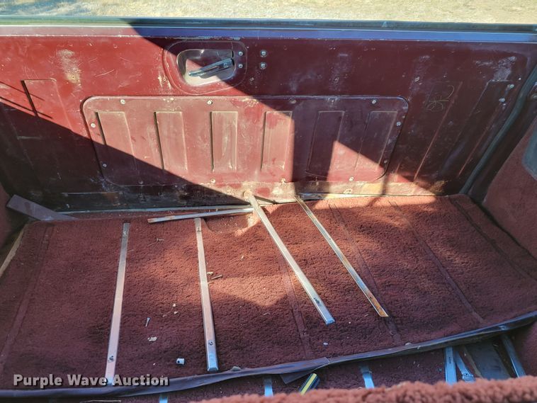 image for item LY9798 1988 Jeep Grand Wagoneer  SUV