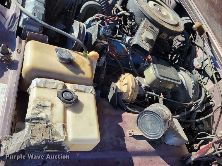 image for item LY9798 1988 Jeep Grand Wagoneer  SUV