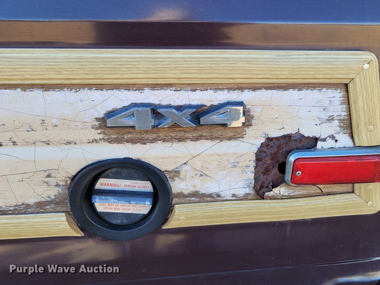 image for item LY9798 1988 Jeep Grand Wagoneer  SUV