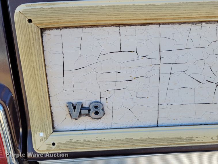 image for item LY9798 1988 Jeep Grand Wagoneer  SUV