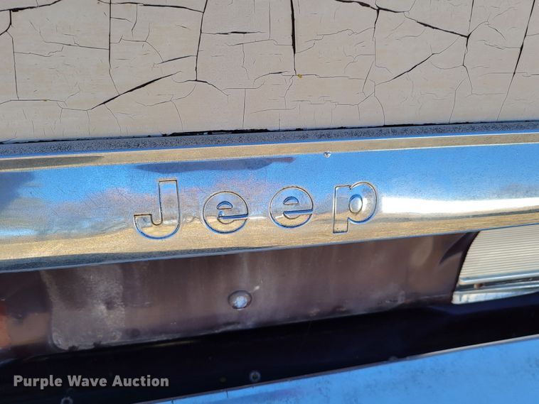 image for item LY9798 1988 Jeep Grand Wagoneer  SUV