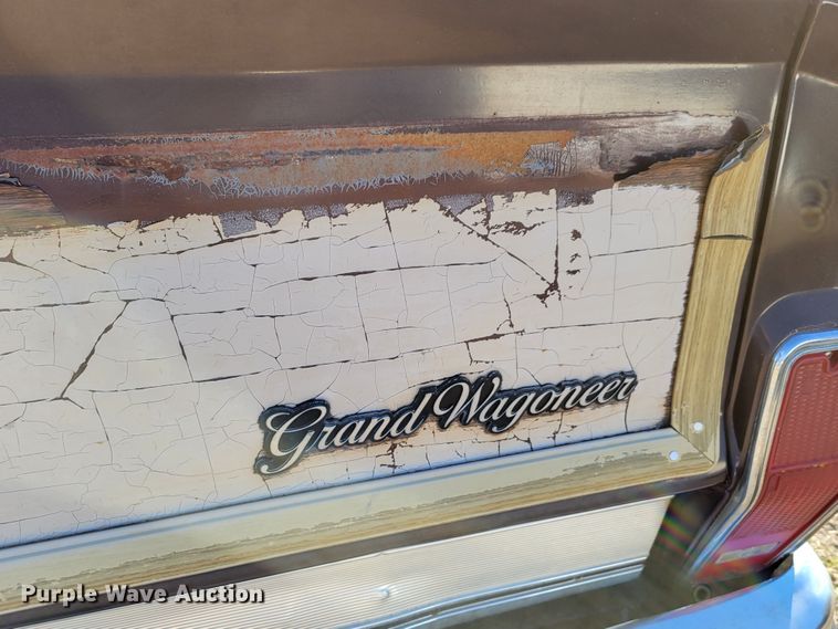 image for item LY9798 1988 Jeep Grand Wagoneer  SUV