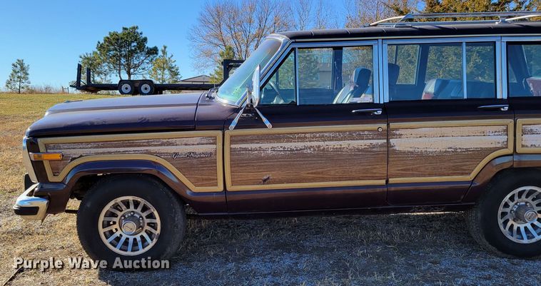 image for item LY9798 1988 Jeep Grand Wagoneer  SUV