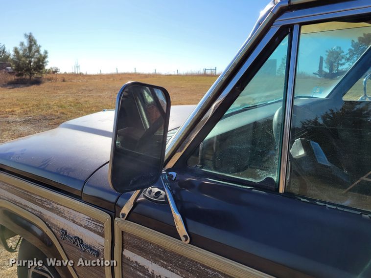 image for item LY9798 1988 Jeep Grand Wagoneer  SUV