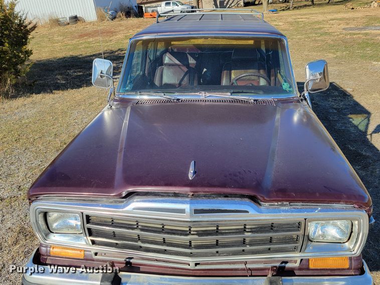 image for item LY9798 1988 Jeep Grand Wagoneer  SUV