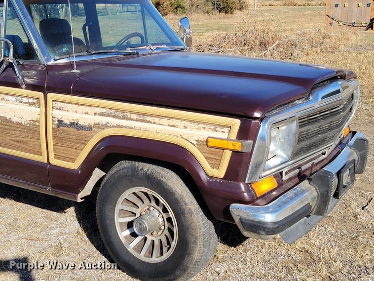 image for item LY9798 1988 Jeep Grand Wagoneer  SUV