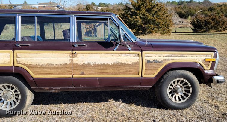 image for item LY9798 1988 Jeep Grand Wagoneer  SUV