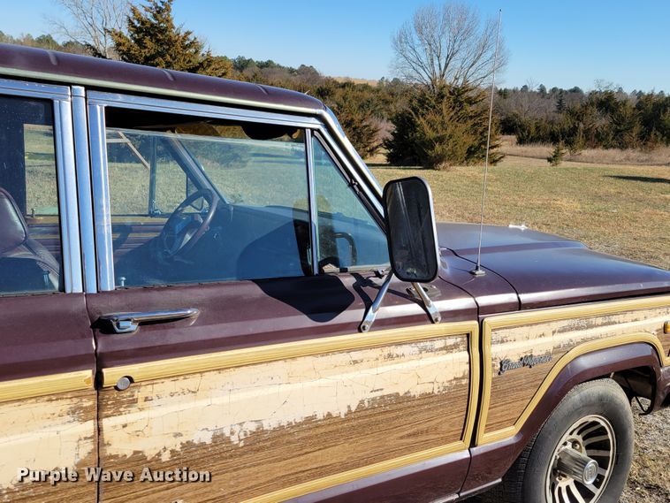 image for item LY9798 1988 Jeep Grand Wagoneer  SUV