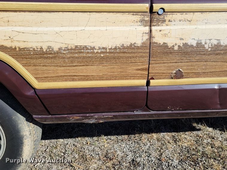 image for item LY9798 1988 Jeep Grand Wagoneer  SUV