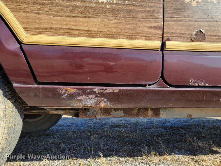 image for item LY9798 1988 Jeep Grand Wagoneer  SUV