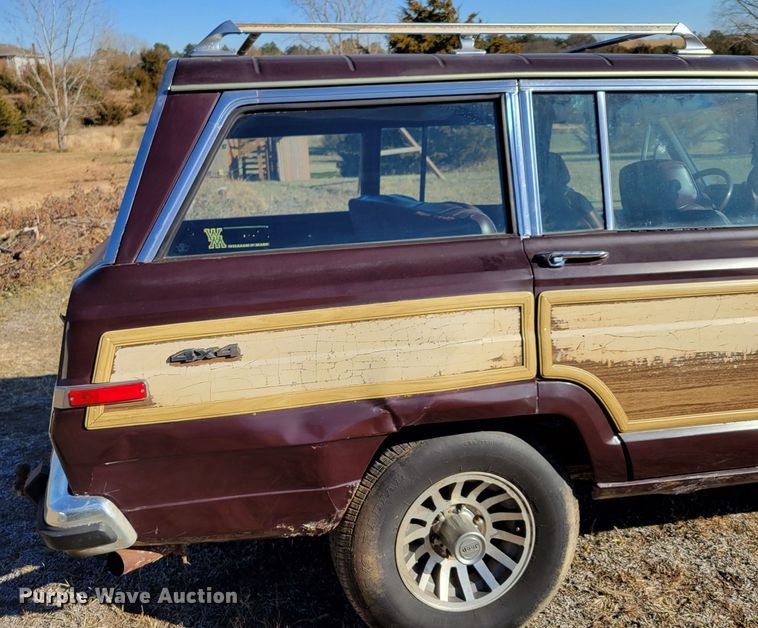 image for item LY9798 1988 Jeep Grand Wagoneer  SUV