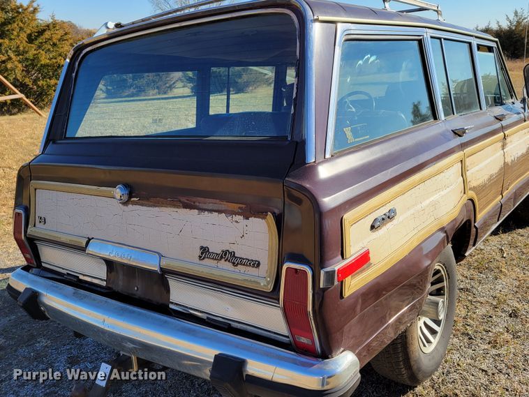 image for item LY9798 1988 Jeep Grand Wagoneer  SUV