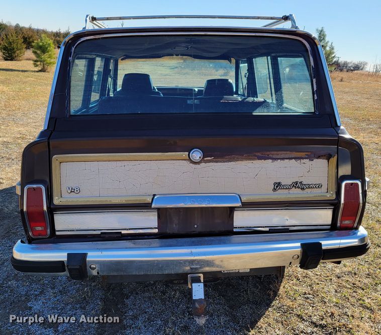 image for item LY9798 1988 Jeep Grand Wagoneer  SUV