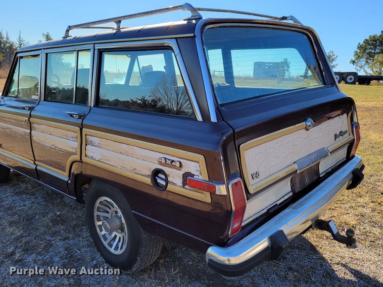 image for item LY9798 1988 Jeep Grand Wagoneer  SUV