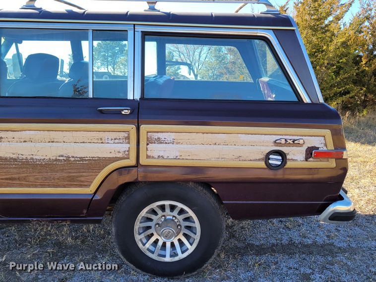 image for item LY9798 1988 Jeep Grand Wagoneer  SUV