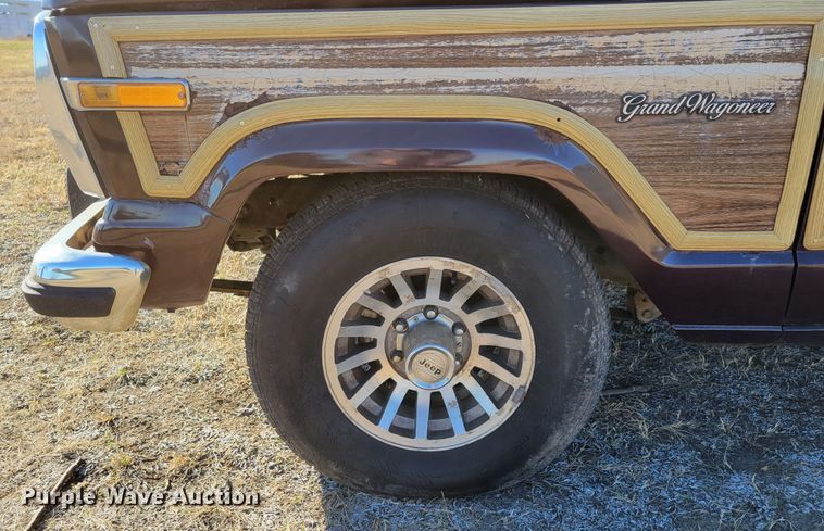 image for item LY9798 1988 Jeep Grand Wagoneer  SUV