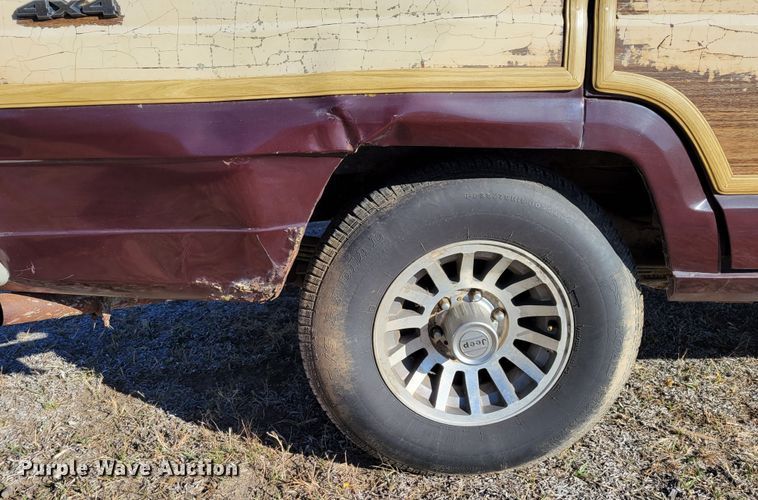 image for item LY9798 1988 Jeep Grand Wagoneer  SUV