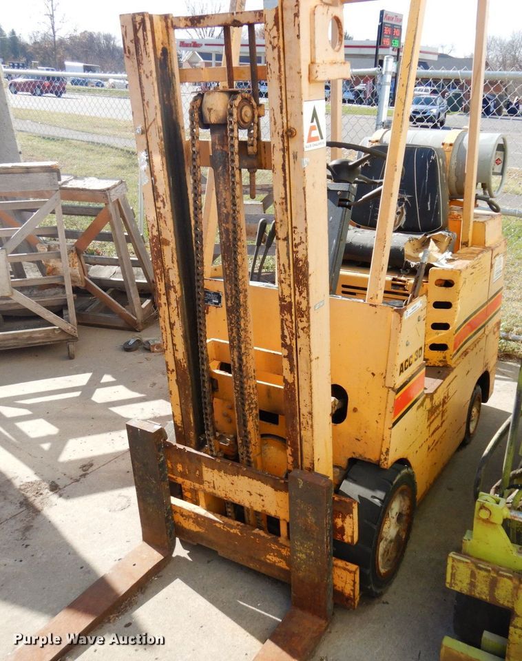 image for item MH9266 Allis Chalmers ACC-30  forklift