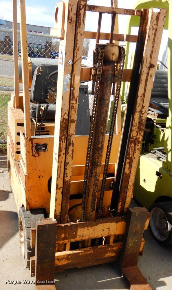 image for item MH9266 Allis Chalmers ACC-30  forklift